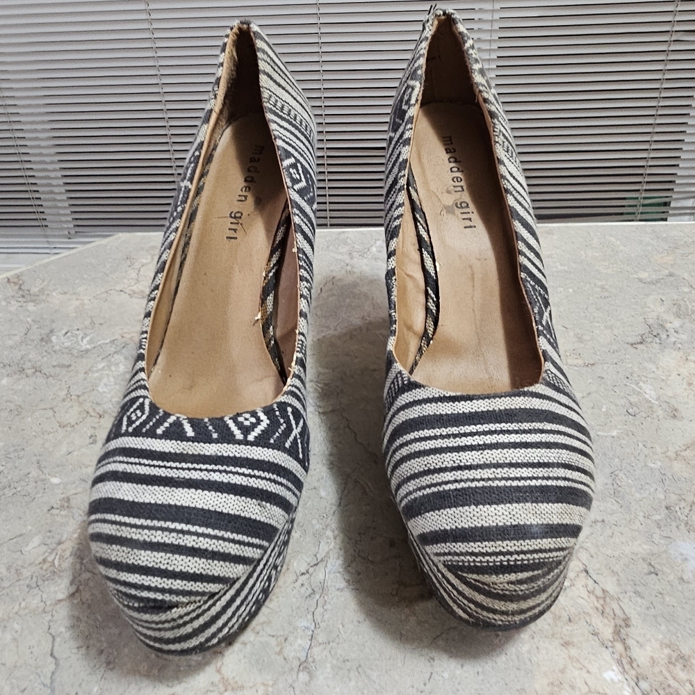 Madden Girl by Steve Madden navy & grey wedges Sz 7.5 - Picture 6 of 8